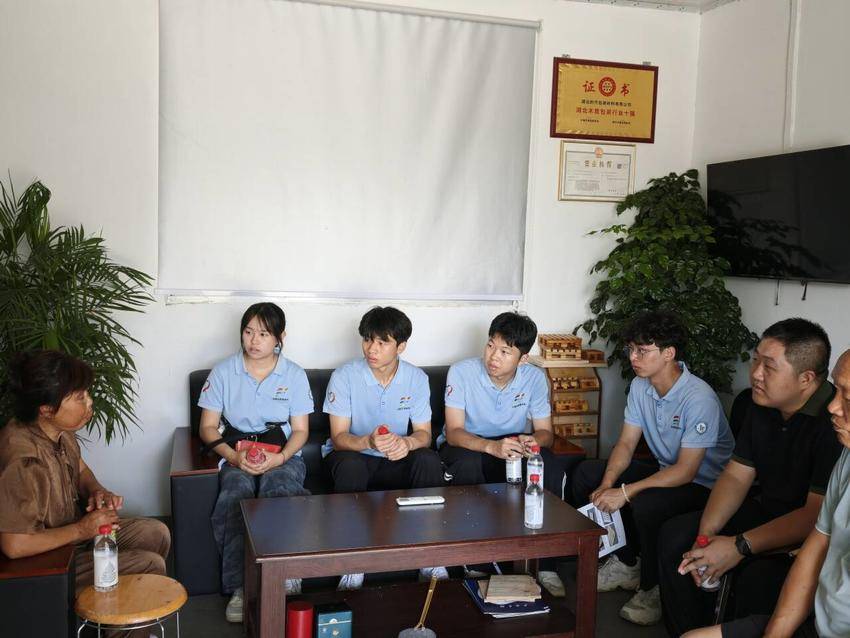 從課堂到田野:走訪鄉(xiāng)間尋路徑,產(chǎn)業(yè)調(diào)研助振興.docx