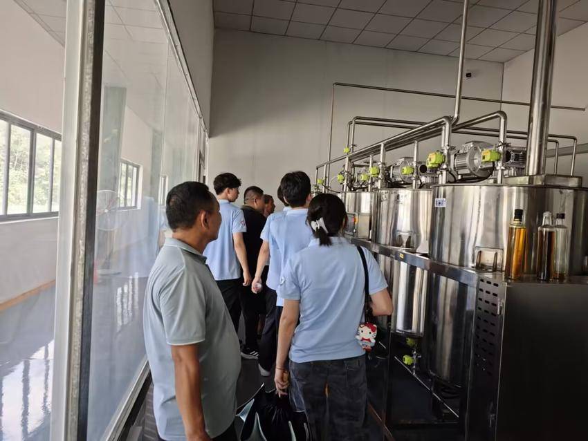 從課堂到田野:走訪鄉(xiāng)間尋路徑,產(chǎn)業(yè)調(diào)研助振興.docx